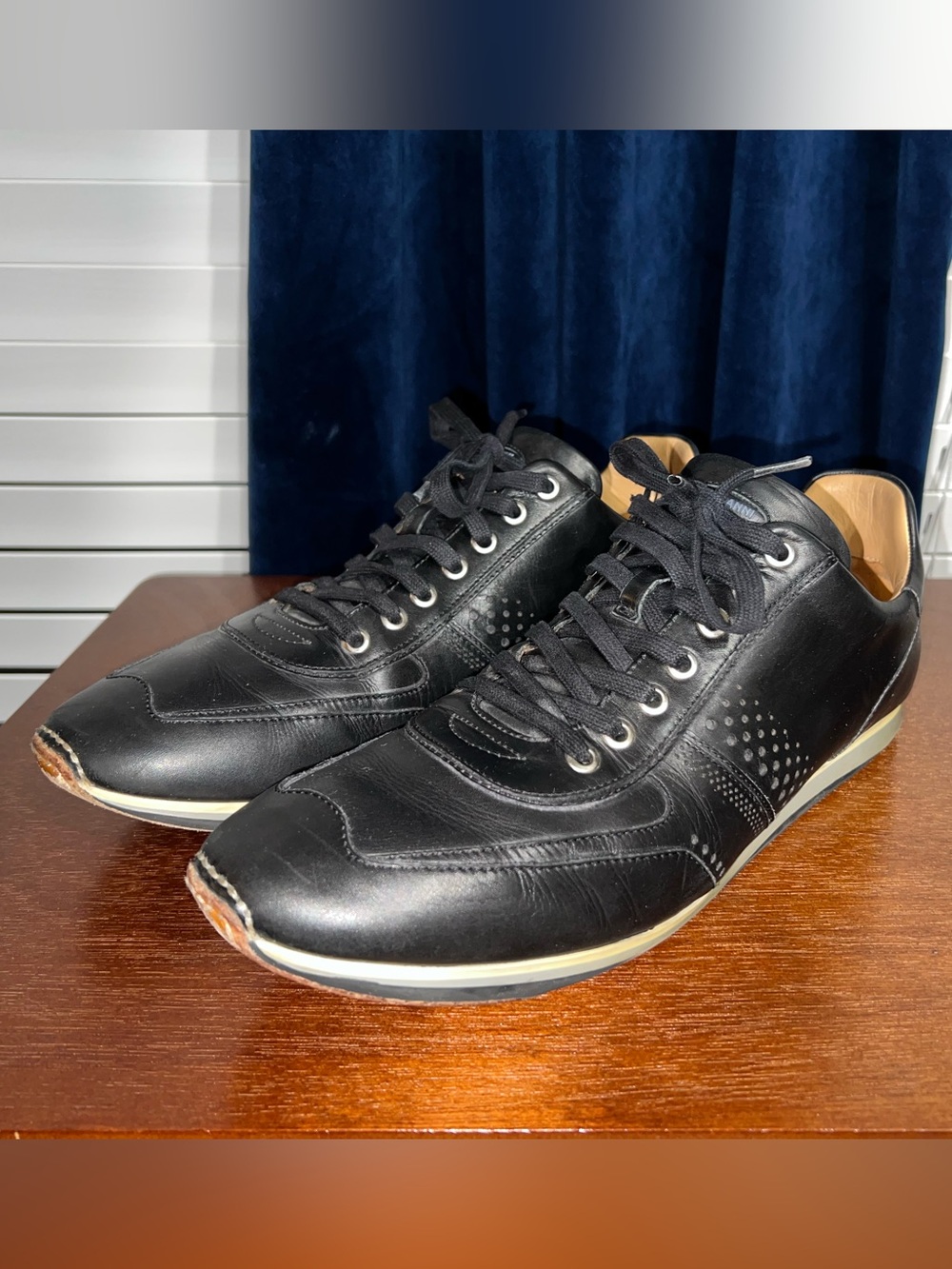 Magnanni Black Leather Low-Top Sneakers